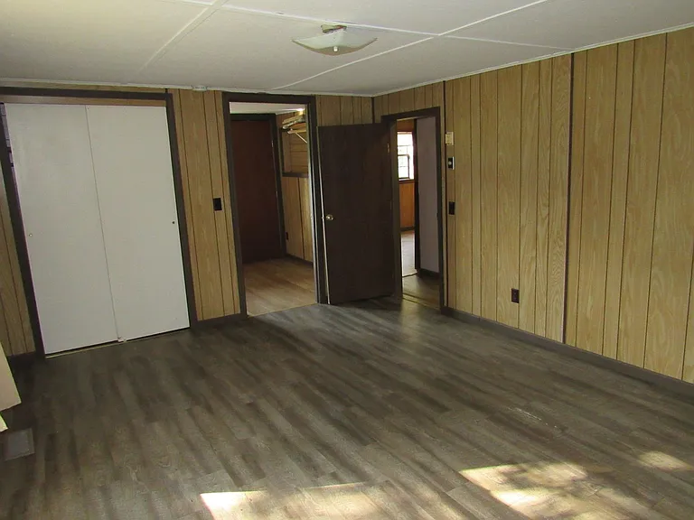 1815 N State Highway 7 — Photo 18