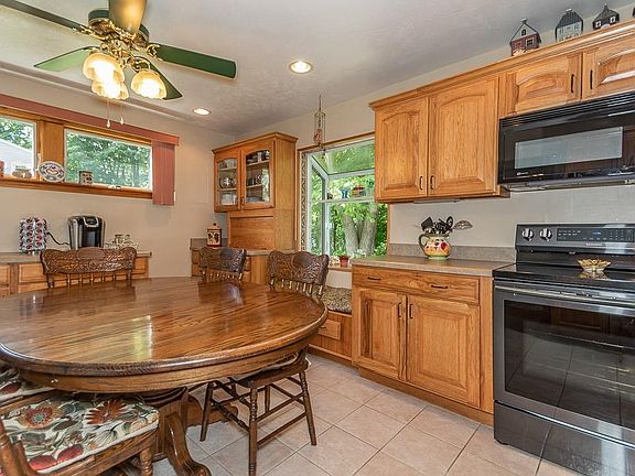 5th image of 7800 Mountain Ash Dr