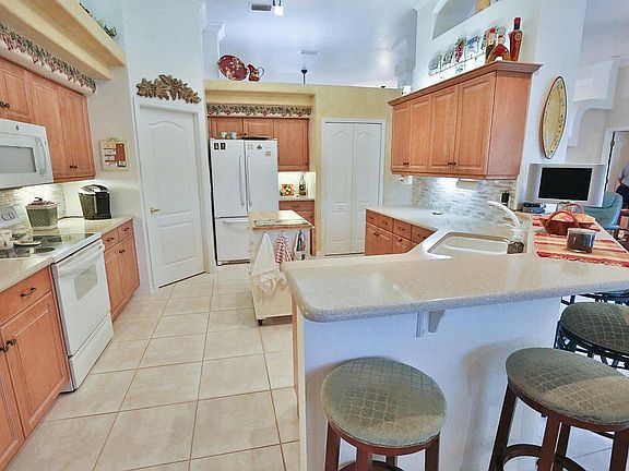 4th image of 6364 Fairway Cove Dr
