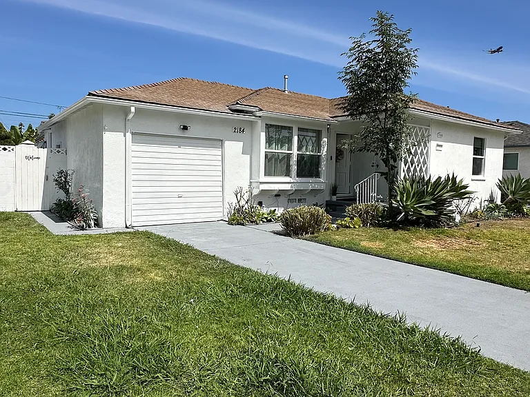 Ocana Ave — Photo 27