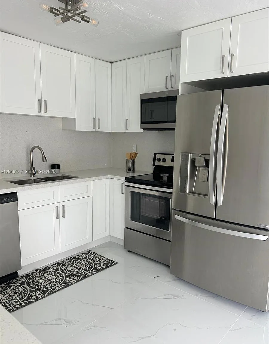 3 bed, 1233 sqft, $2,900 — Photo 4