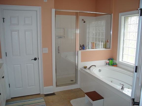 Master Bath w/Garden Tub, Separate Shower & Dual Vanity