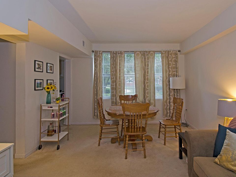 1st image of 1816 N Queens Ln APT 221