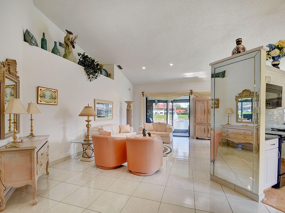 7776 Lexington Club Boulevard #B, Delray Beach, FL 33446