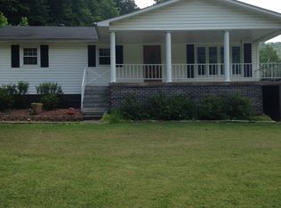 1043 Pilgrims Knob Rd, Raven, VA 24639