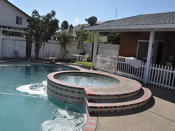 4th image of 484 Vin Rose Way