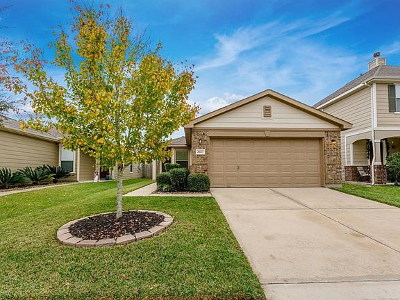 3rd image of 26127 Parkman Grove Dr