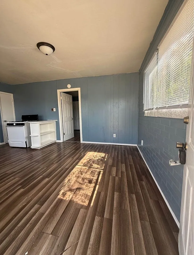 203 W Dove Lane — Photo 3