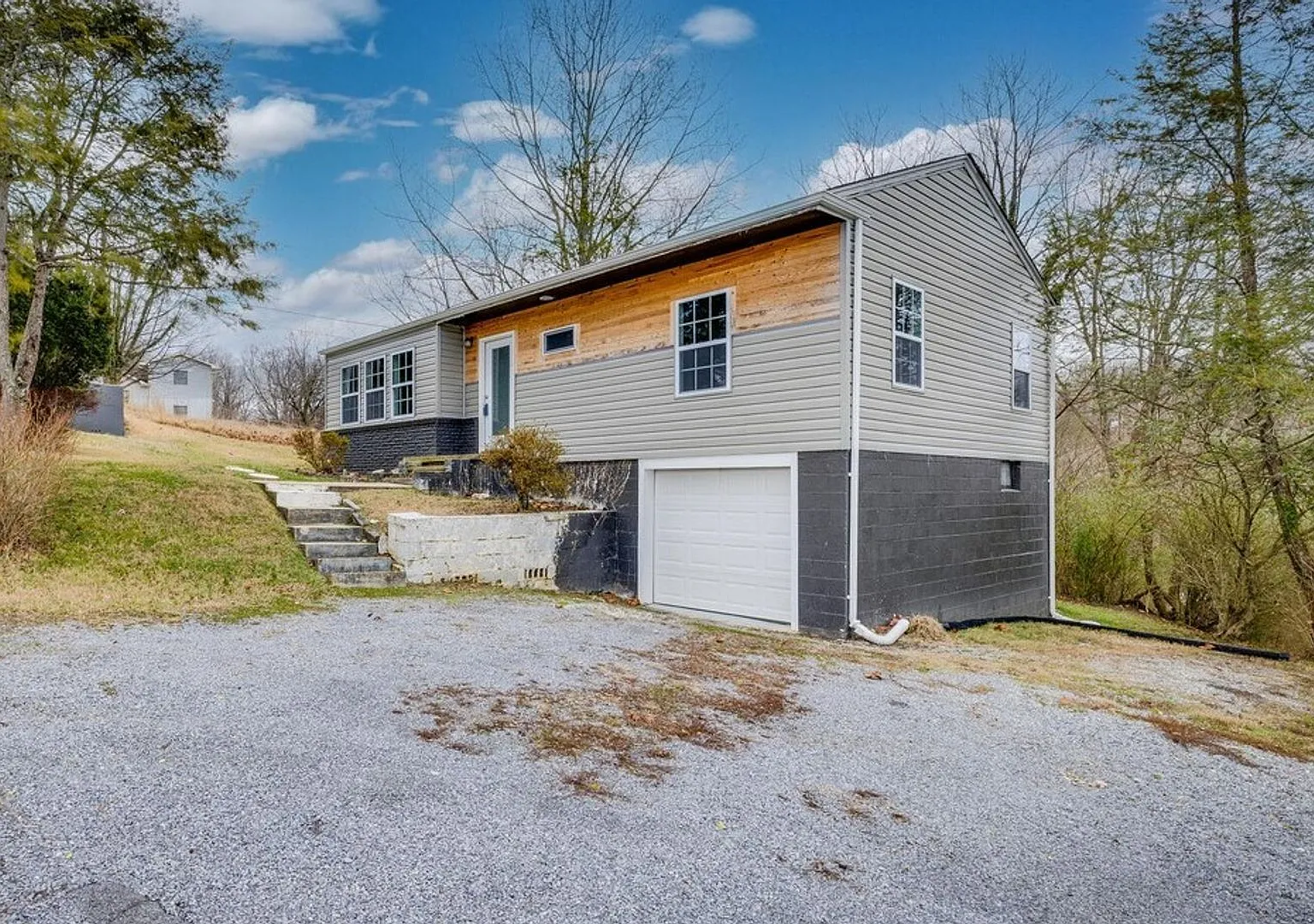 Newly renovated 3 bed and 1 bath house in kingsport — Photo 1