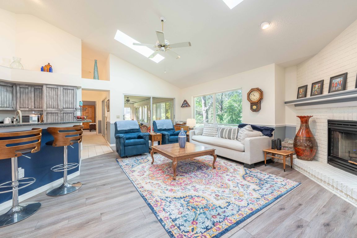 next background image