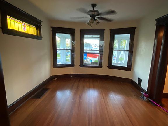 5th image of 118 Woodland Ave