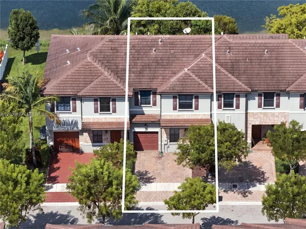 3277 W 100th Ter, Hialeah, FL 33018
