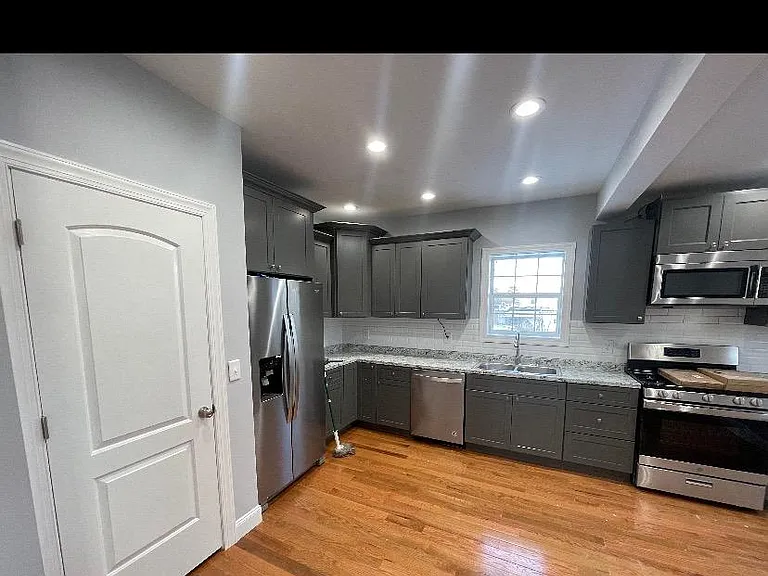 607 Electric St — Photo 3