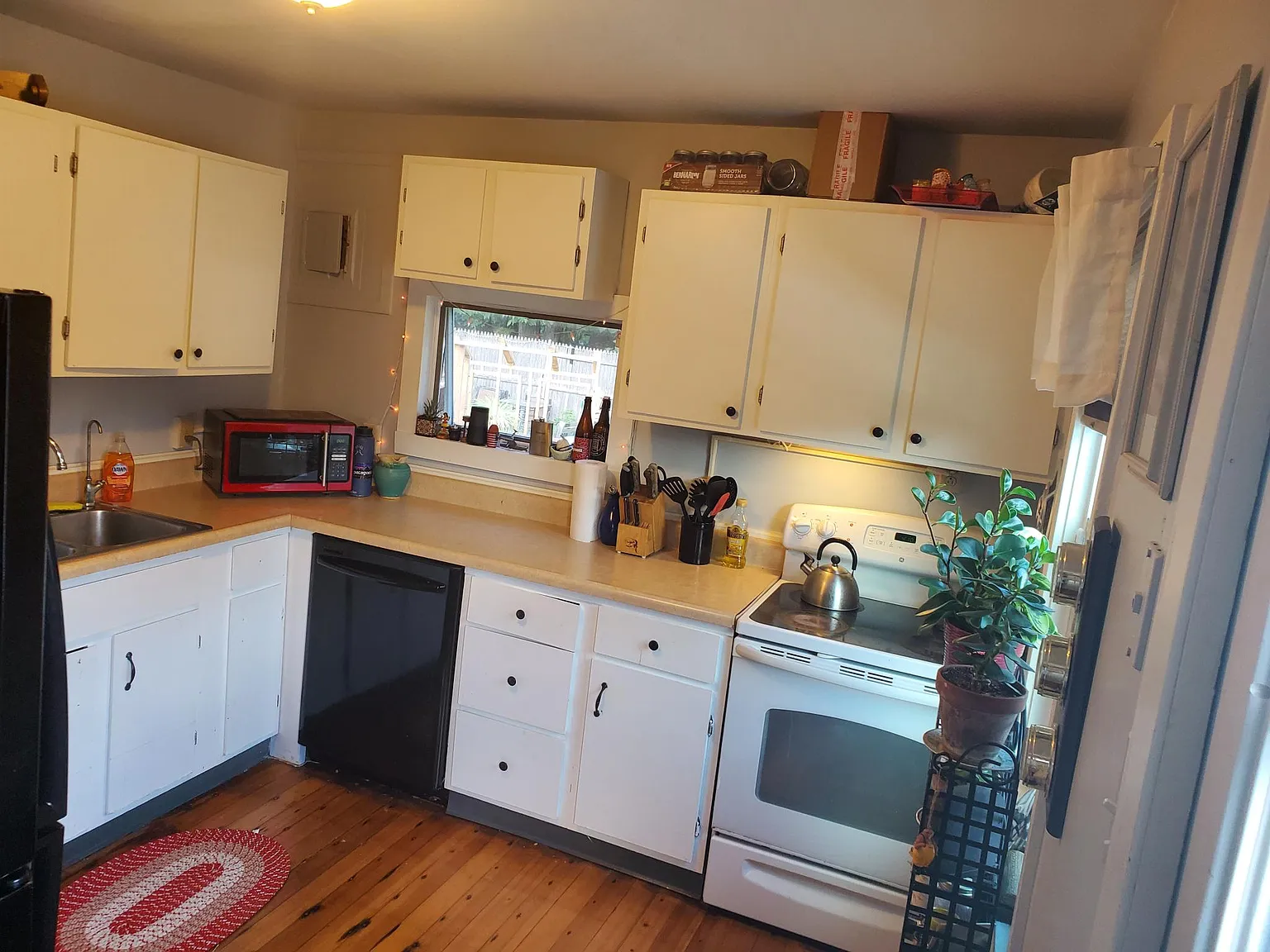 2 bed, 750 sqft, $2,100 — Photo 3