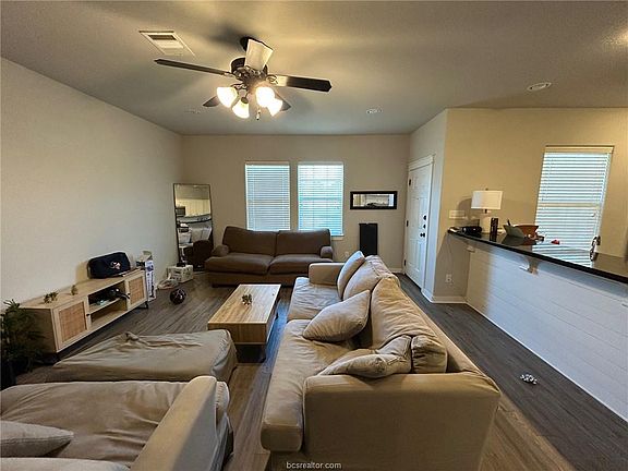 3rd image of 419 Goldilocks Ln #1