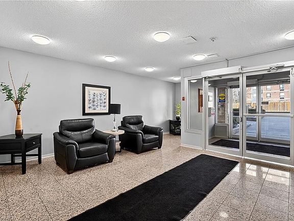 4th image of 78 Roehampton Ave #416