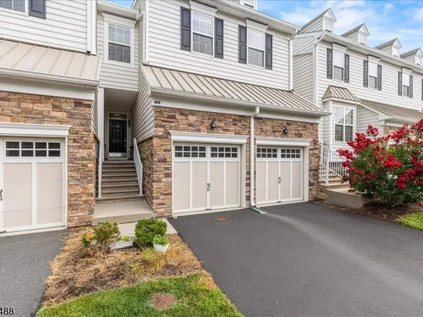 24 Braeburn Dr, Montgomery Twp., NJ 08558