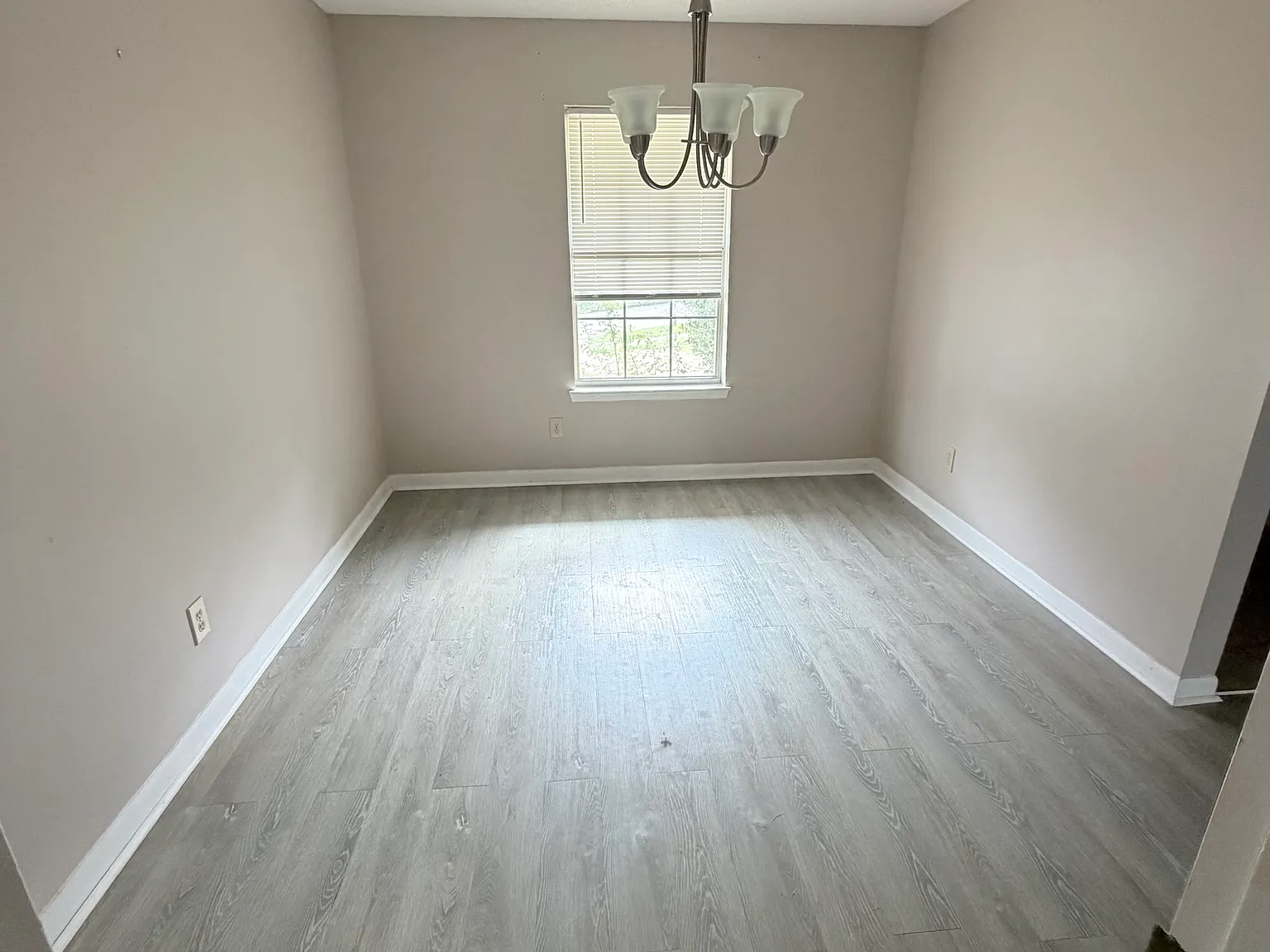 2251 Woodlea Ct S — Photo 3