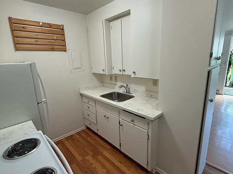 129 11th Ave E #101 — Photo 8