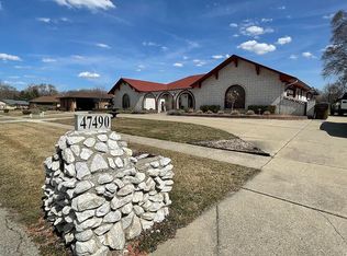 47490 Westlake Dr, Shelby Township, MI