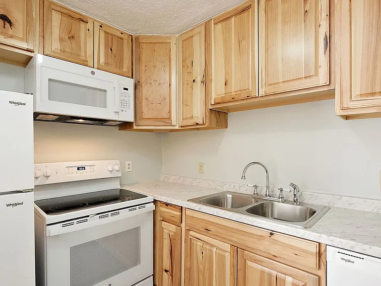 1406 Chesapeake St #B — Photo 4