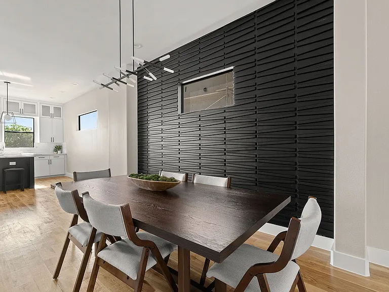 512 Avenue L — Photo 18