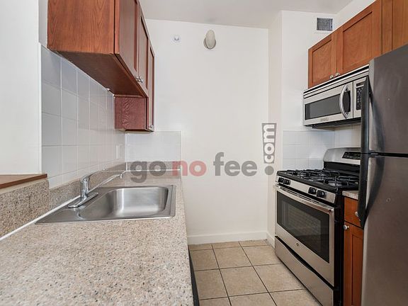 5th image of 444 Manhattan Ave APT 2L
