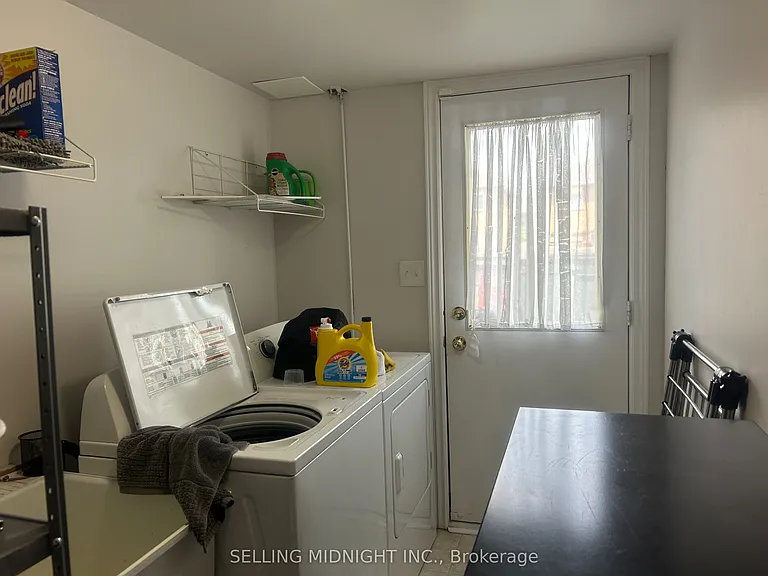 2413 Ravinebrook Cres — Photo 35