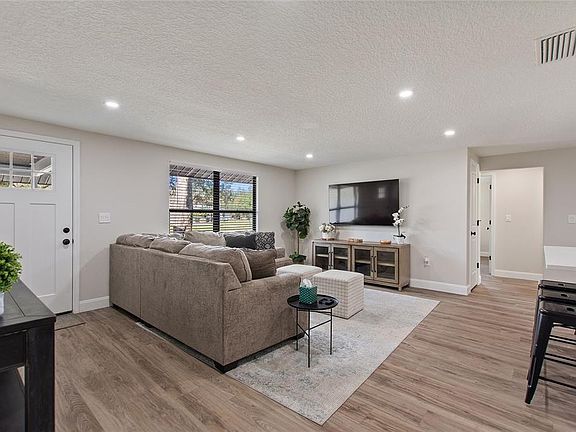 5th image of 2054 Racimo Dr