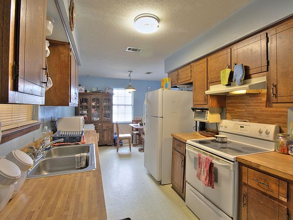 3rd image of 306 Mary Dr