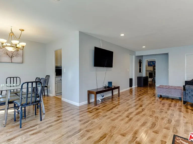 7858 Jamieson Ave — Photo 8