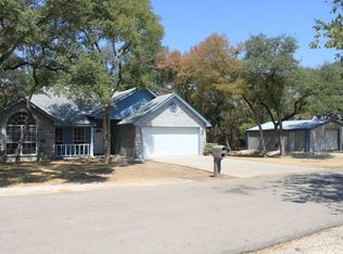 8 Sycamore Ct, Morgans Pt Resort, TX 76513