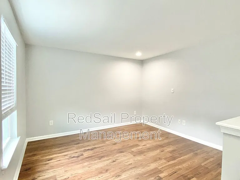 642 Kelso Dr — Photo 14