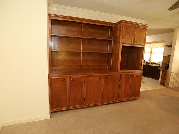 4th image of 2203 Pear Blossom St