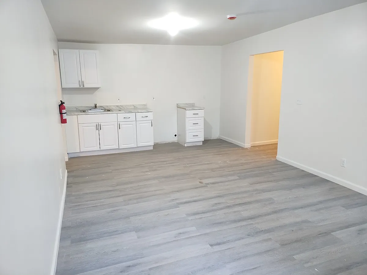 Building Photo - 72 Academy St #2