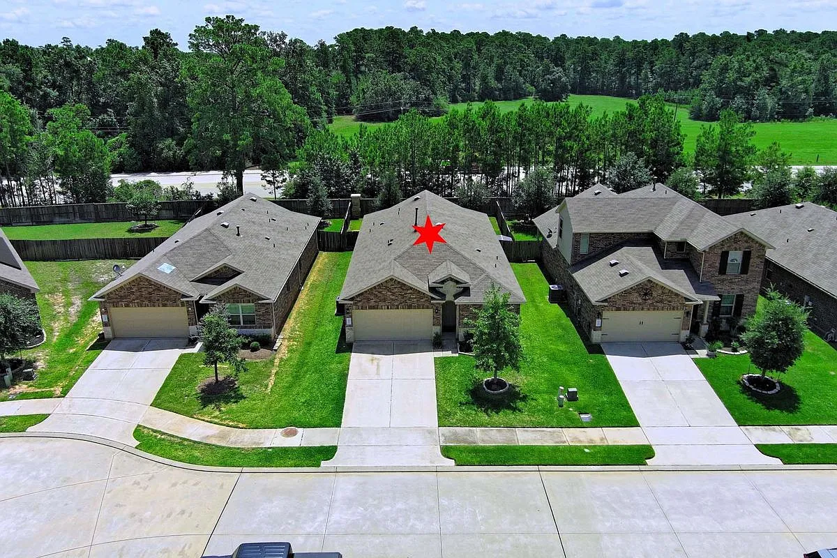 4 bed, 2.0 bath, 1885 sqft, $2,350 — Photo 2