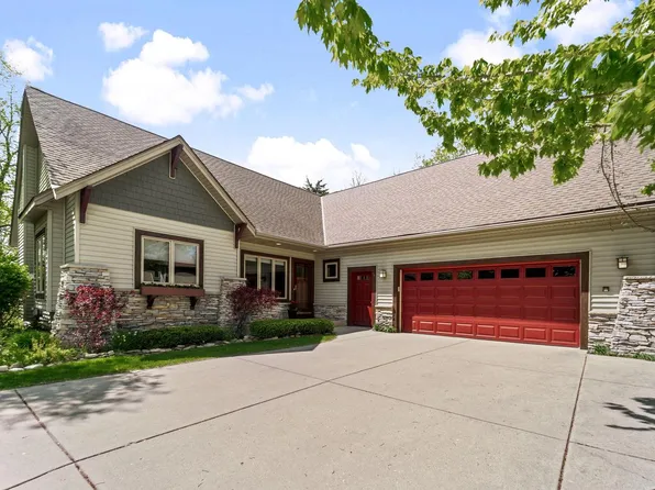 100 Accipiter COURT, Burlington, WI 53105