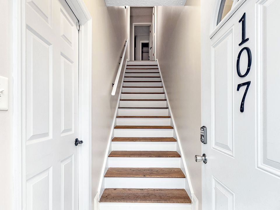 1st image of 107 Rystan Pl