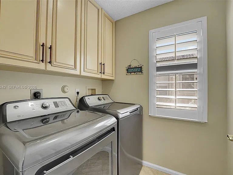 1905 Capeside Cir — Photo 21