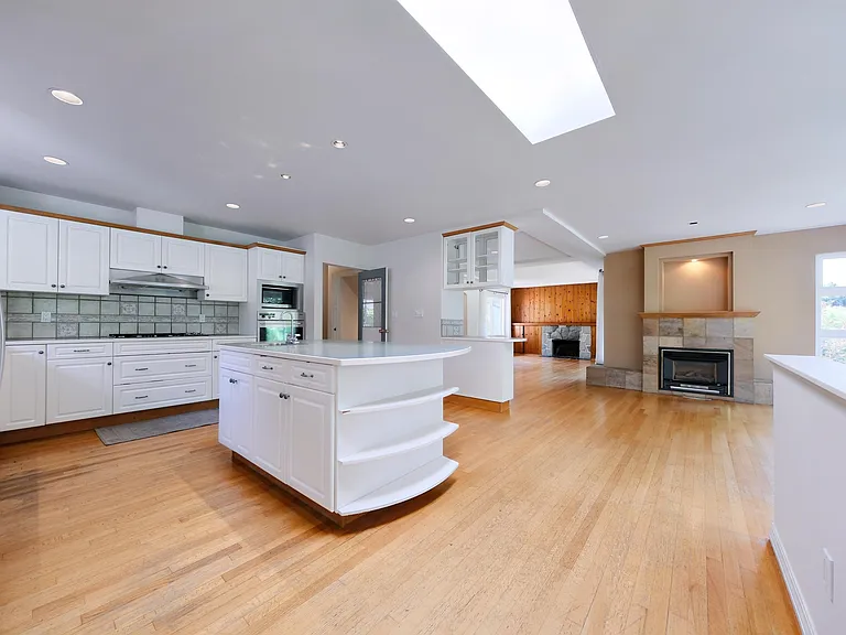 3775 Emerald Dr — Photo 19