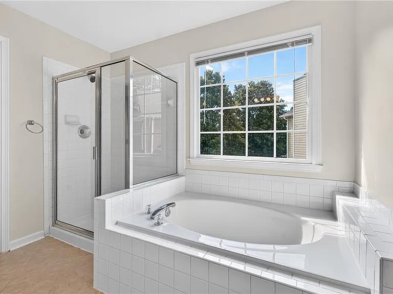 2311 Ravinia Ct NE — Photo 23