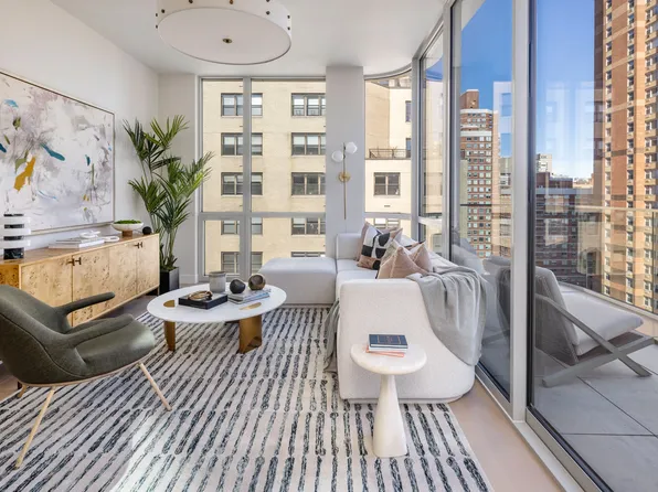 250 East 25th Street PHB image 1 of 24