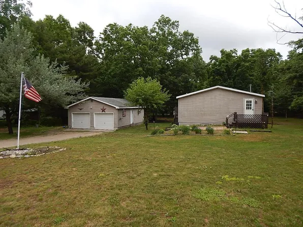 2389 W Maplehurst Dr, Roscommon, MI 48653