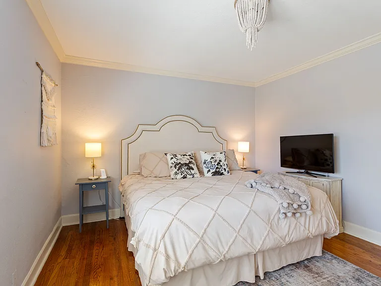 115 Peachtree Memorial Dr NW — Photo 12