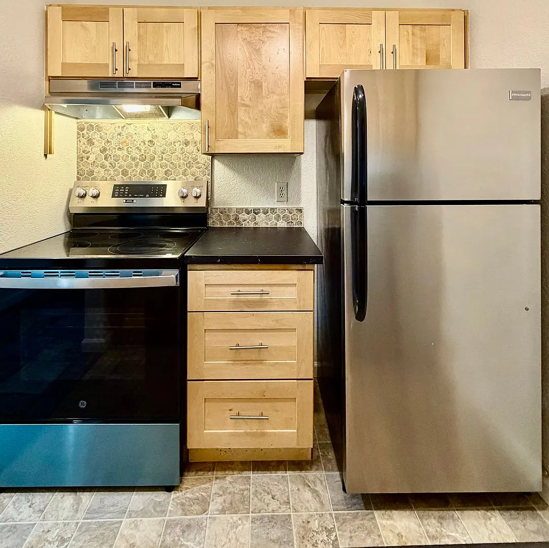 2 Bed 1 Bath Redmond Education Hill neighborhood Condo $1995 per/mo — Photo 4