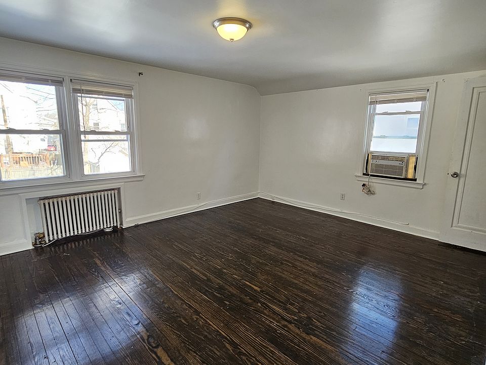 1st image of 11 Glennon Pl #2