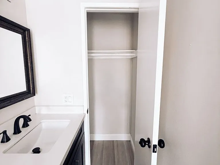 3476 Del Amo Blvd — Photo 24