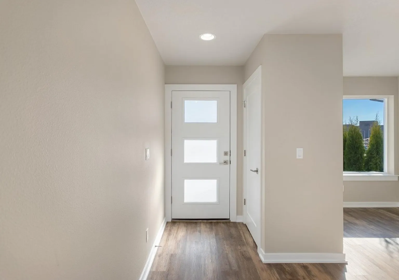 Stunning Newer Construction Home With 2 Master Suites Located in the Desirable Mountainside Heigh... — Photo 3