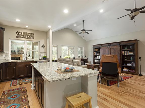 4th image of 8585 Salt Grass Dr
