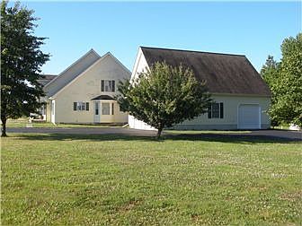 3 Car Garage (39x29) with 2nd floor loft
